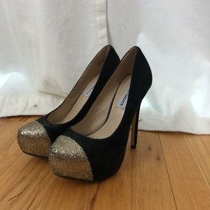 Steve Madden black pumps with gold sparkly tips